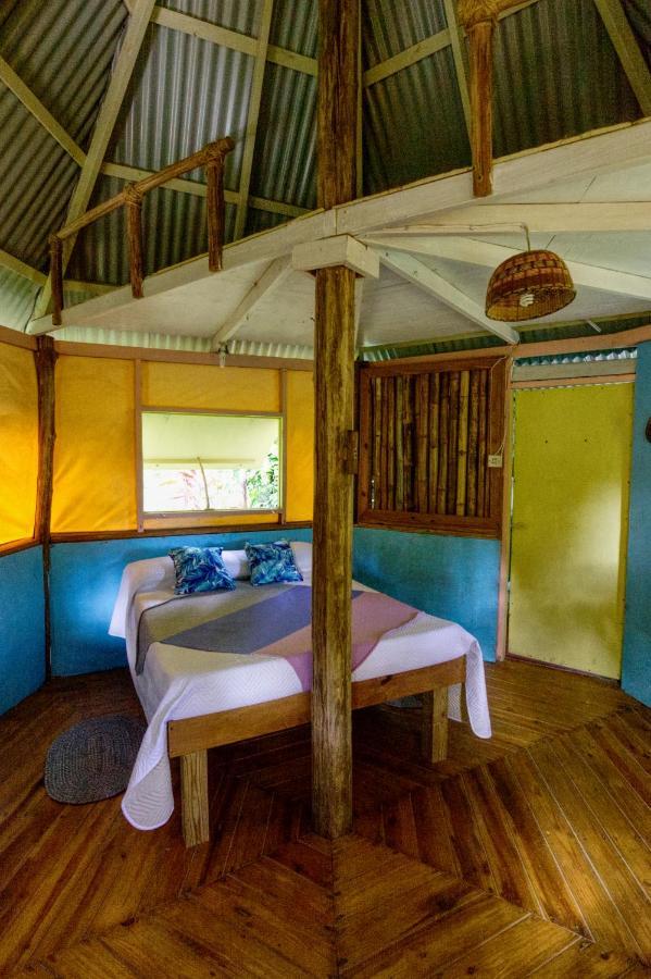 Roots Jungle Retreat Villa Marigot ภายนอก รูปภาพ