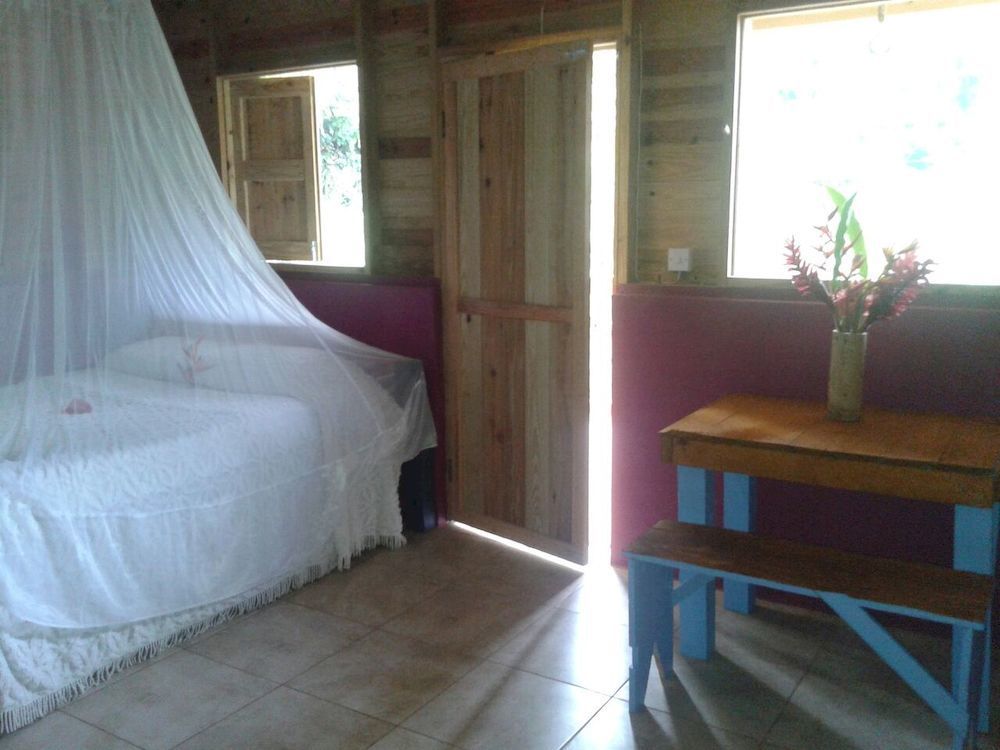 Roots Jungle Retreat Villa Marigot ภายนอก รูปภาพ