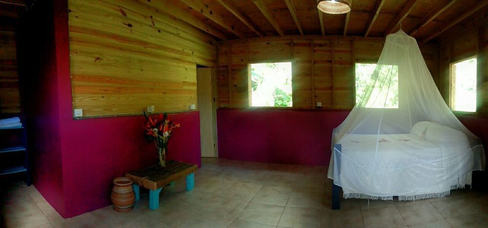 Roots Jungle Retreat Villa Marigot ภายนอก รูปภาพ