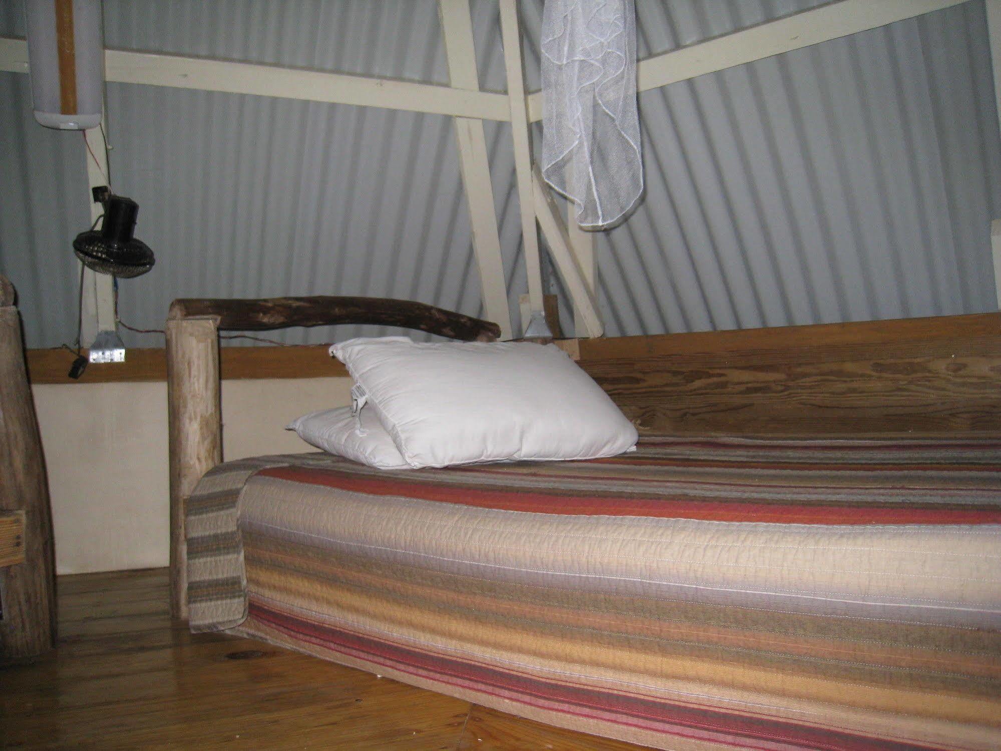 Roots Jungle Retreat Villa Marigot ภายนอก รูปภาพ