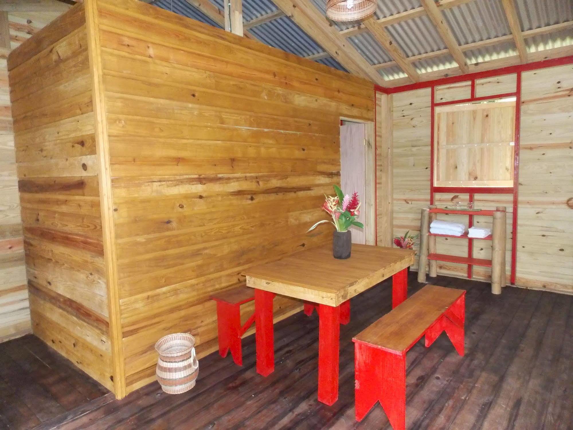 Roots Jungle Retreat Villa Marigot ภายนอก รูปภาพ